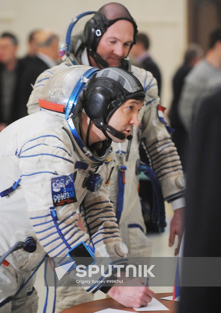 Training of ISS 30/31 long-term space expedition crew