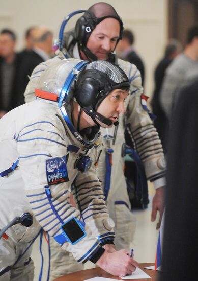 Training of ISS 30/31 long-term space expedition crew