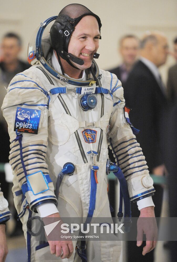 Training of ISS 30/31 long-term space expedition crew