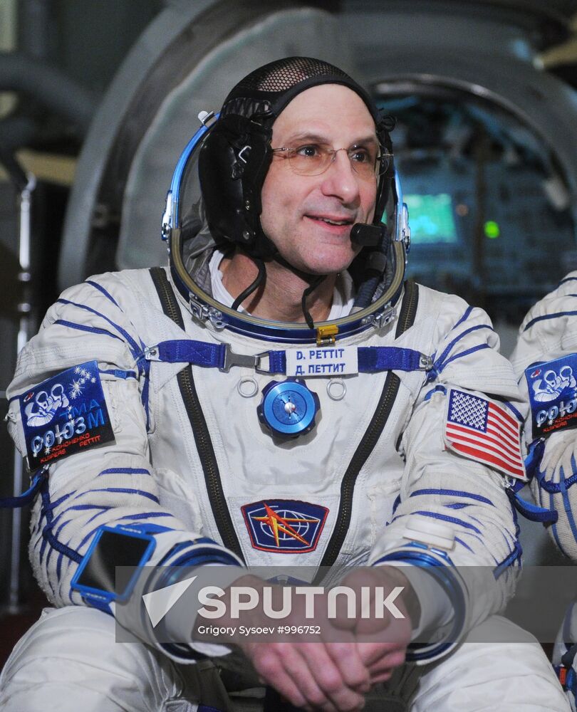 Training of ISS 30/31 long-term space expedition crew