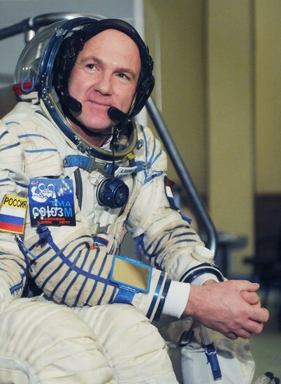 Training of ISS 30/31 long-term space expedition crew