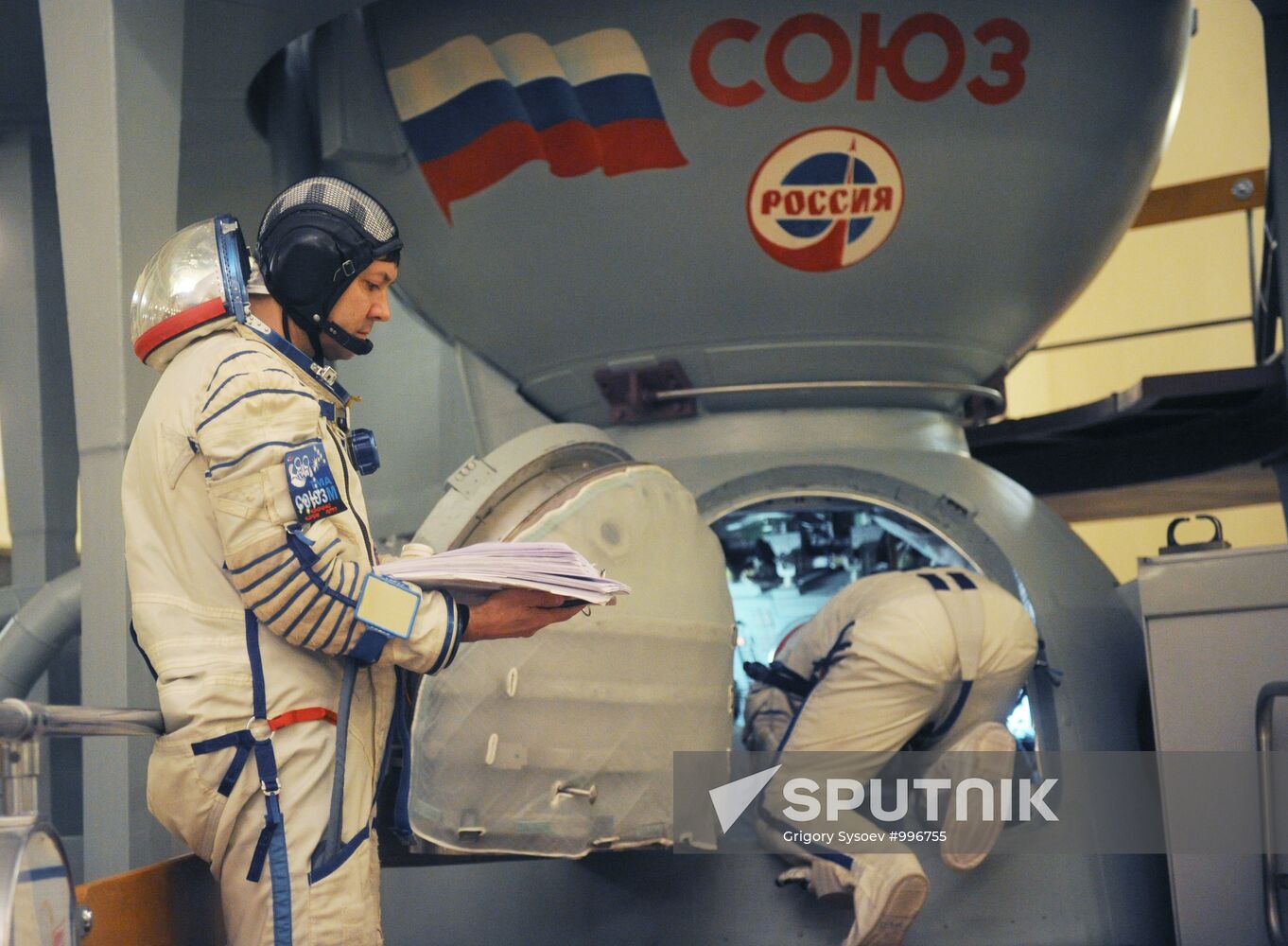 Training of ISS 30/31 long-term space expedition crew