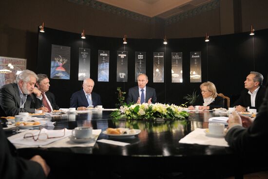 Vladimir Putin meets with theater directors