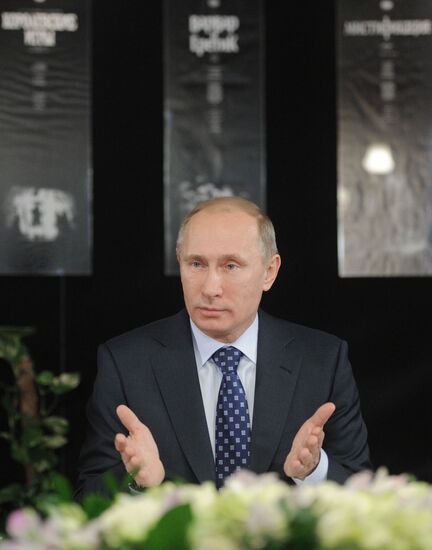 Vladimir Putin meets with theater directors