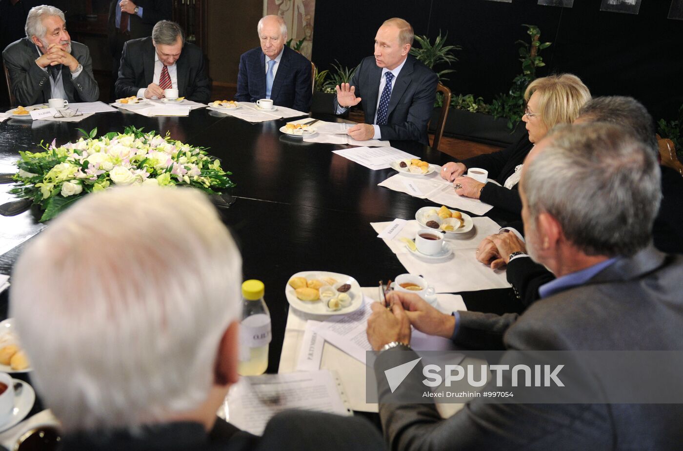 Vladimir Putin meets with theater directors