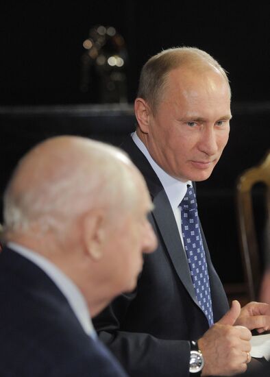 Vladimir Putin meets with theater directors