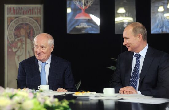 Vladimir Putin meets with theater directors