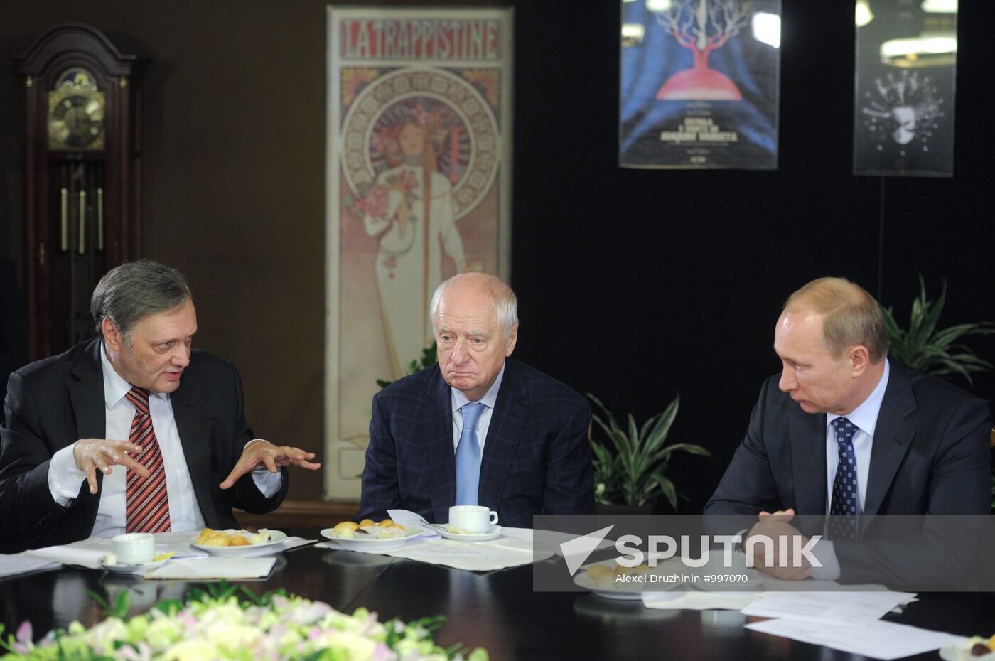 Vladimir Putin meets with theater directors