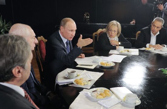 Vladimir Putin meets with theater directors