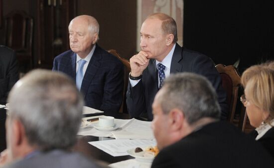 Vladimir Putin meets with theater directors