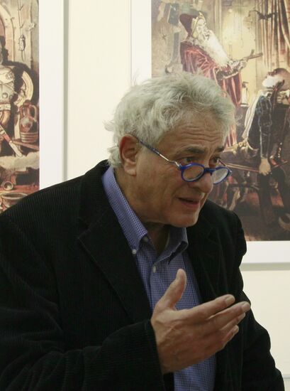 'Garland of books and pictures' exhibition