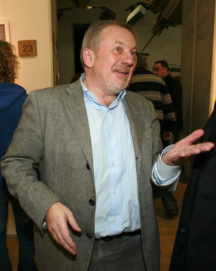 'Garland of books and pictures' exhibition