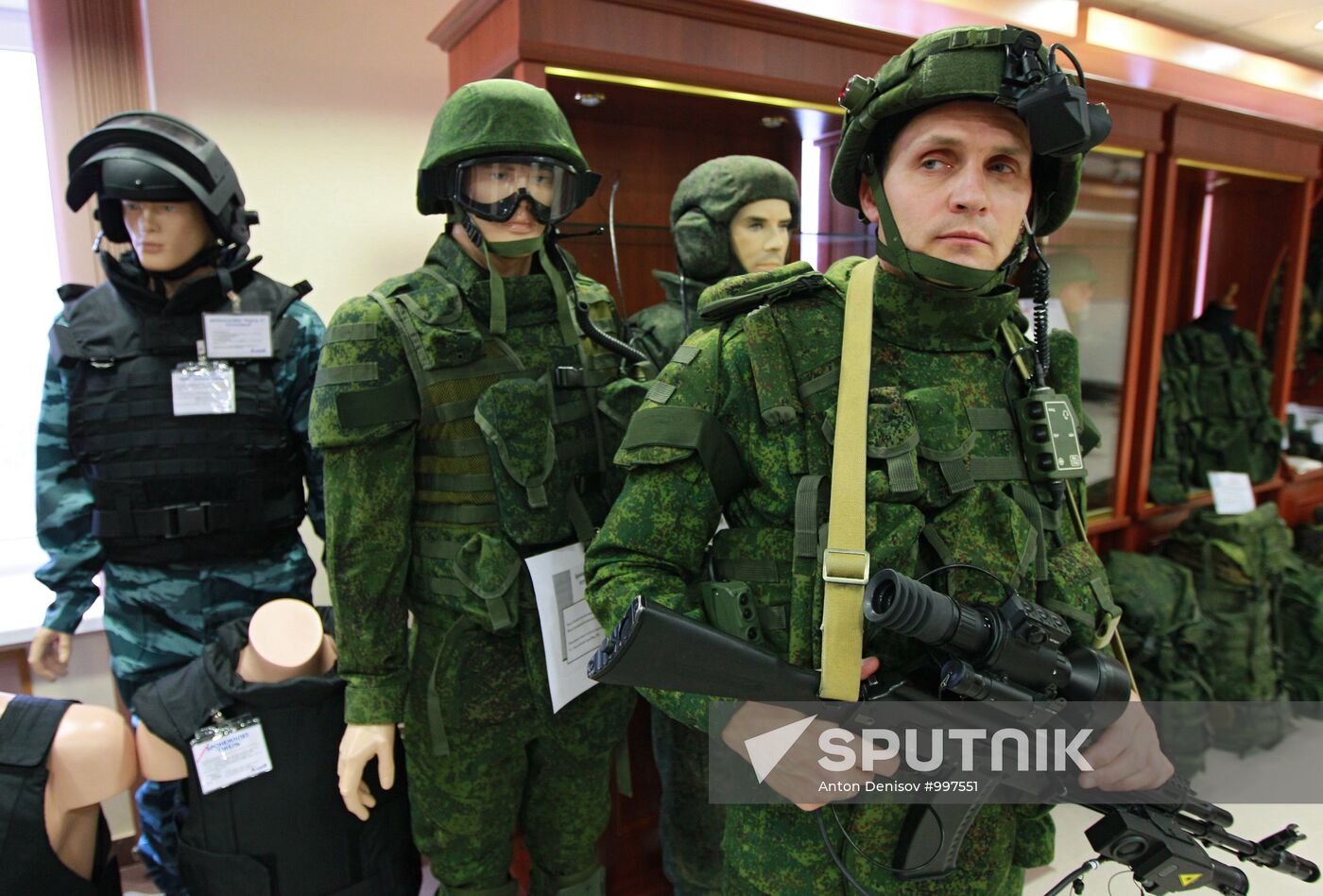 Demonstration of equipment kit for "Soldier of the Future"