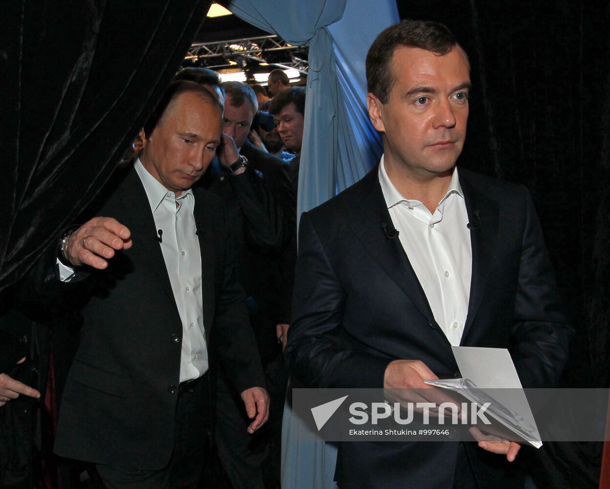 Dmitry Medvedev and Vladimir Putin meet with voters in Moscow