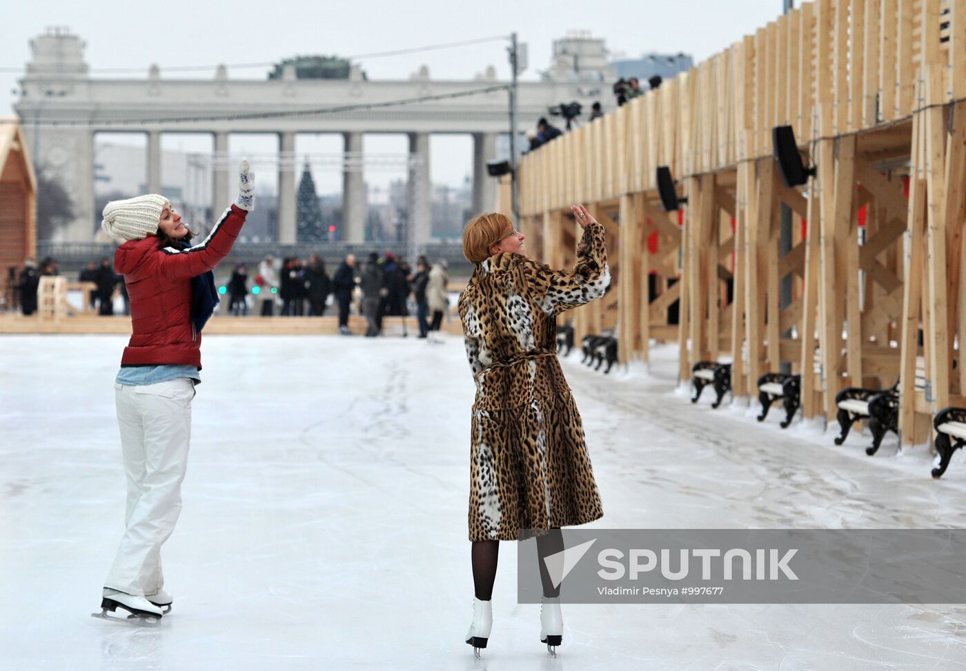 Skating rink opens at Moscow's Gorky Park