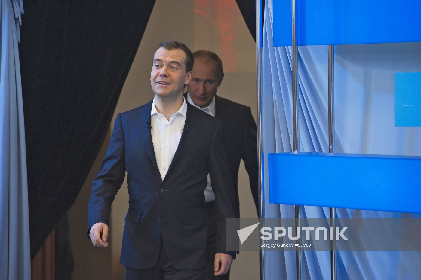 Dmitry Medvedev and Vladimir Putin meet with voters in Moscow