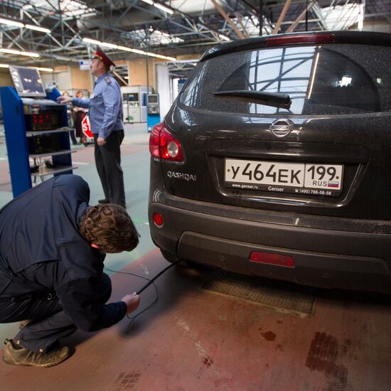 Work at the technical car inspection point in Moscow