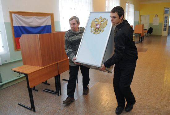 Preparation of polling stations for voting