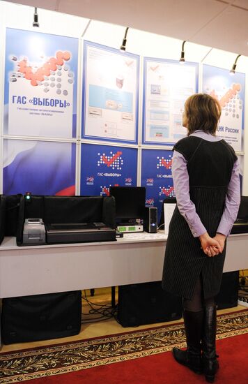 Observers monitor CEC operations during Russia's 2011 elections