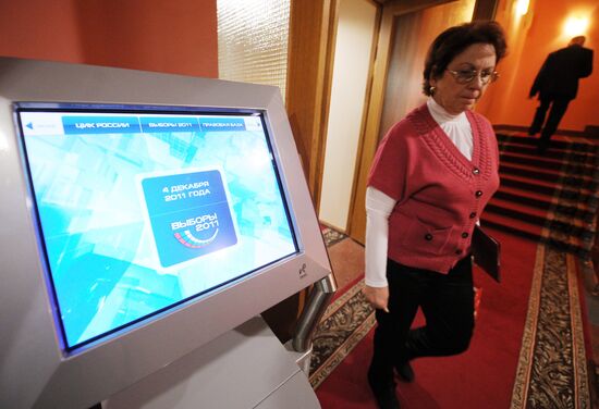 Observers monitor CEC operations during Russia's 2011 elections