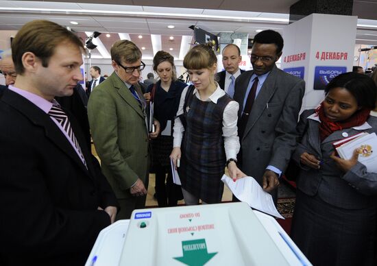 Observers monitor CEC operations during Russia's 2011 elections