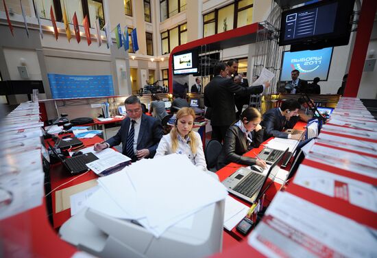 Observers monitor CEC operations during Russia's 2011 elections