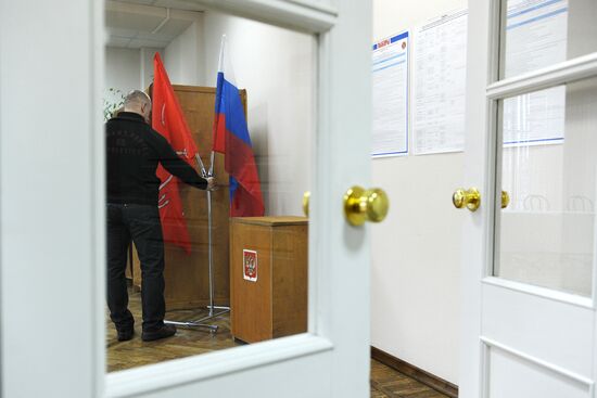Preparation of polling stations for voting