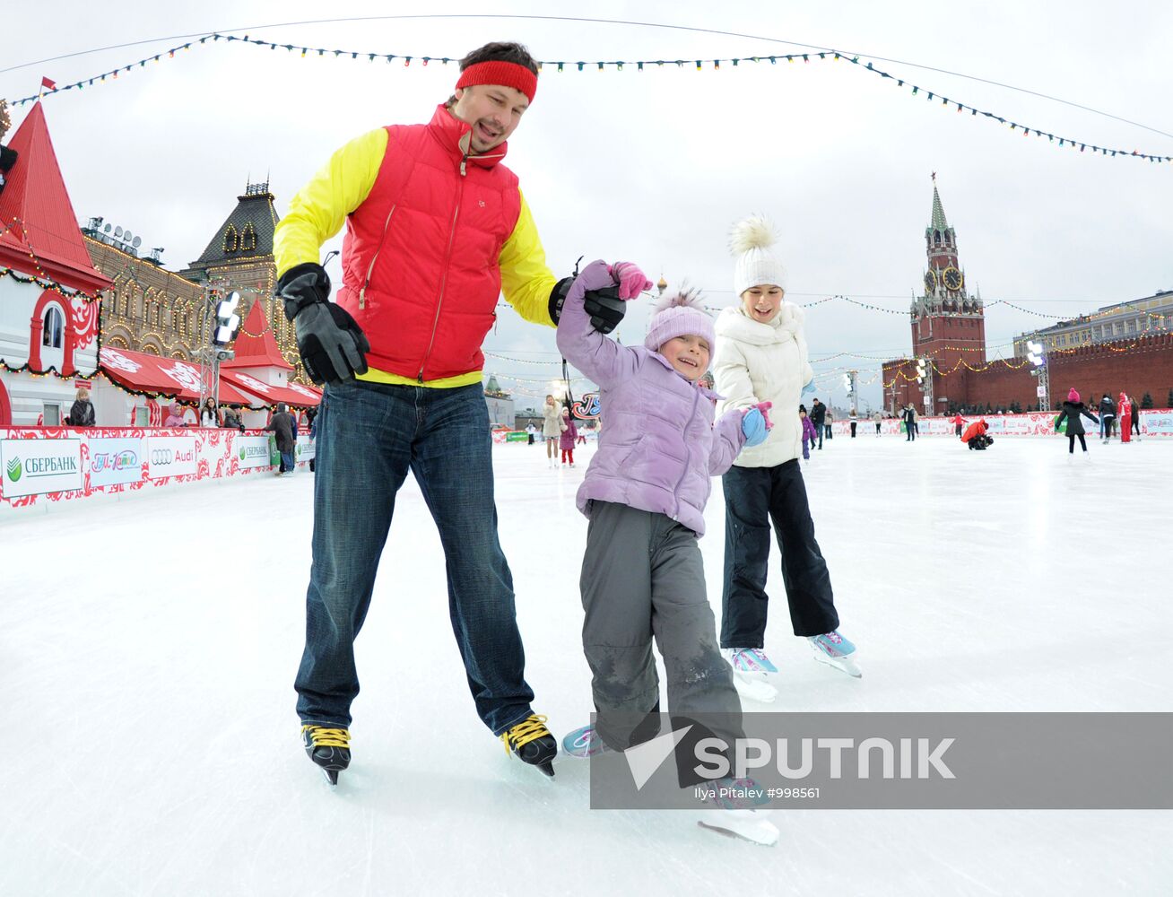 Skating rink on Red Square opens