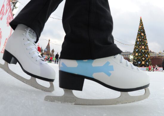 GUM skating rink opens on Red Square
