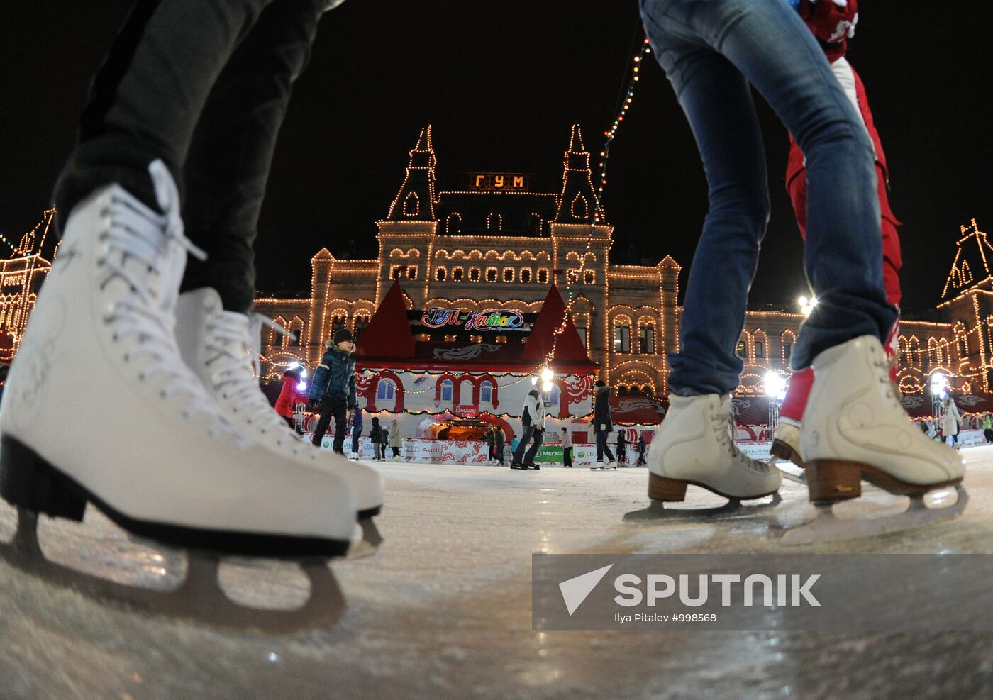 GUM skating rink opens on Red Square