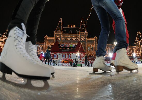 GUM skating rink opens on Red Square