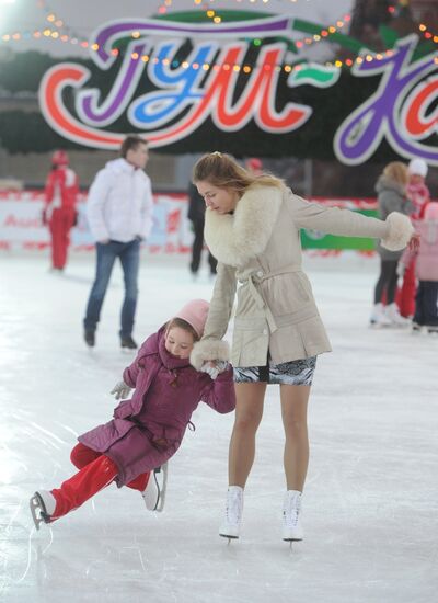 GUM skating rink opens on Red Square