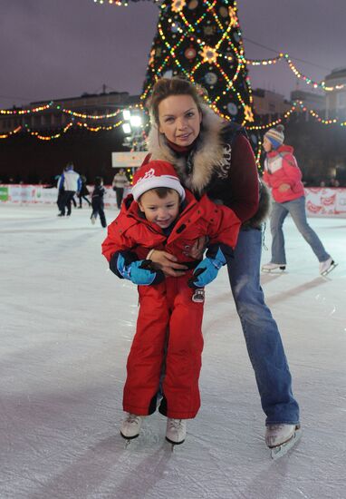 GUM skating rink opens on Red Square
