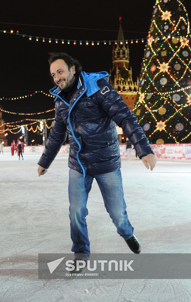 GUM skating rink opens on Red Square