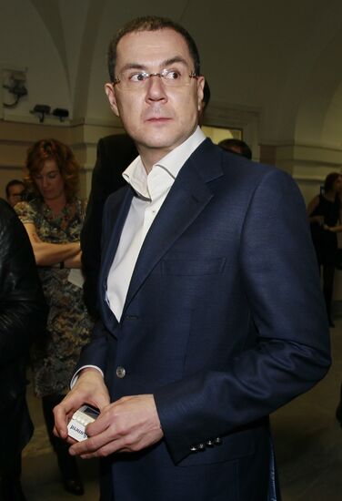 Private viewing of newsical "Citizen Poet"