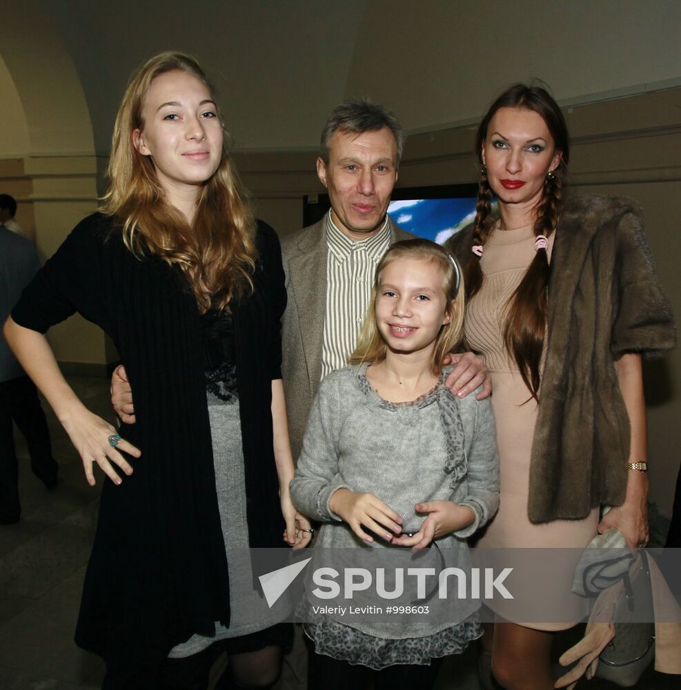 Private viewing of newsical "Citizen Poet"