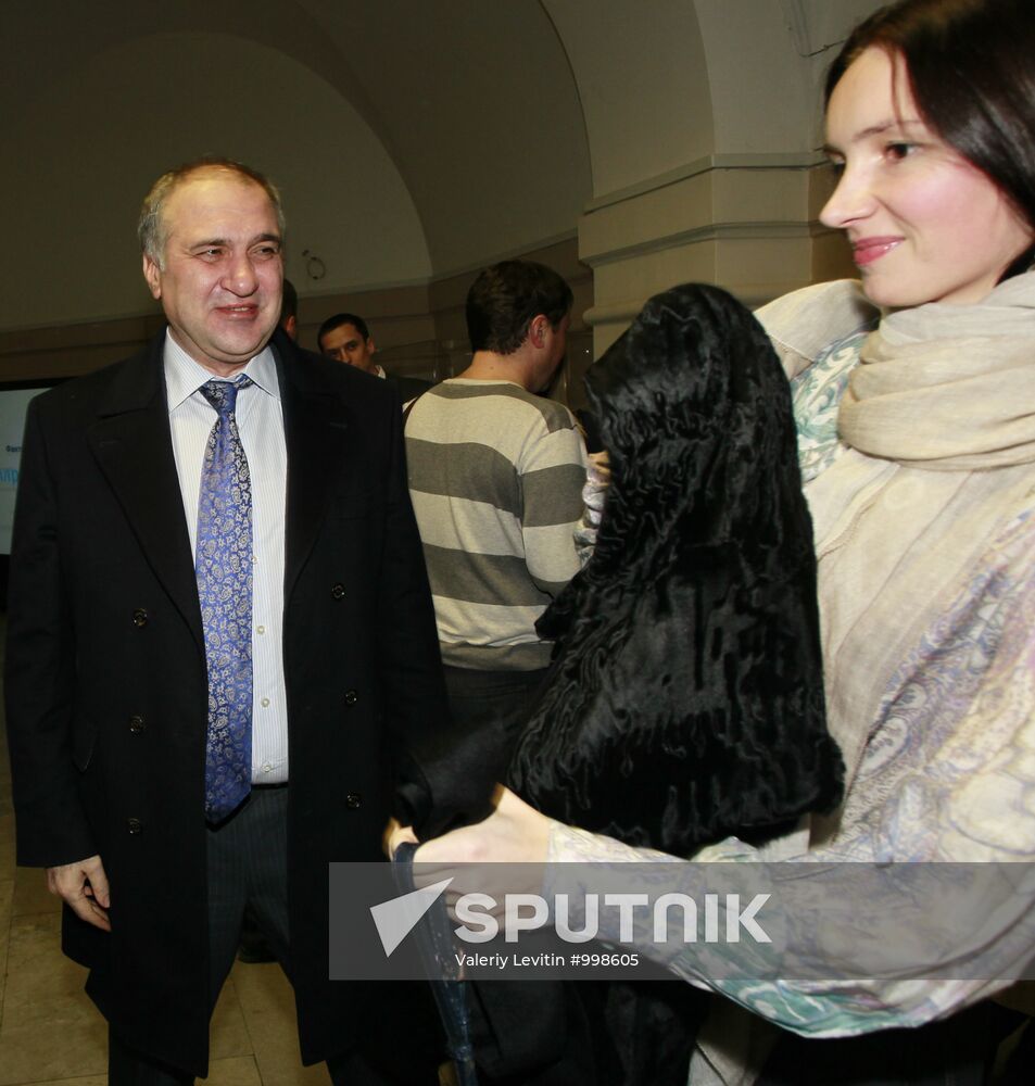 Private viewing of newsical "Citizen Poet"