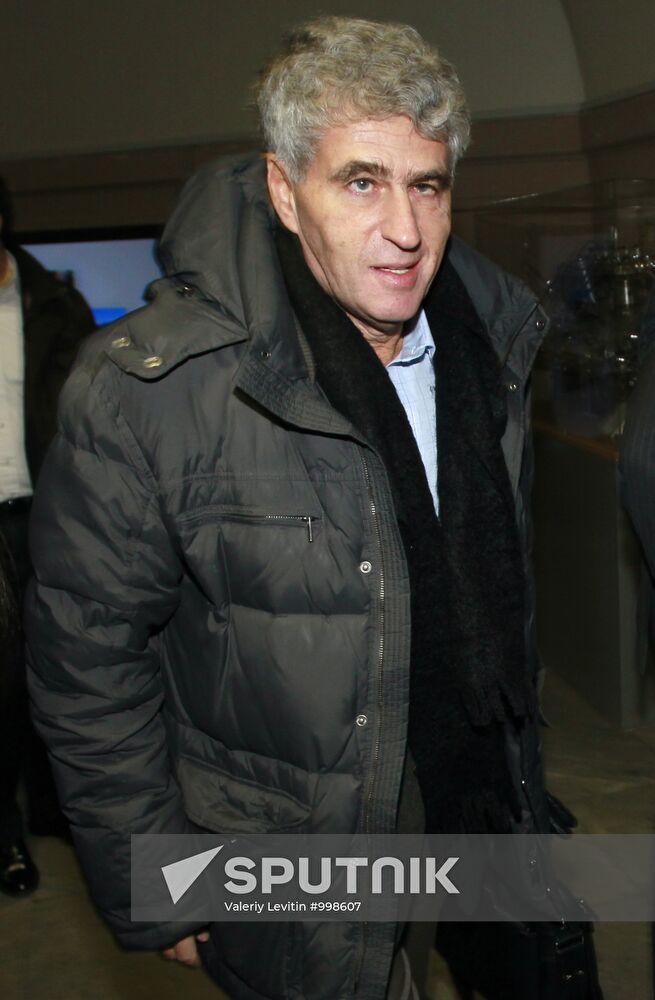 Private viewing of newsical "Citizen Poet"