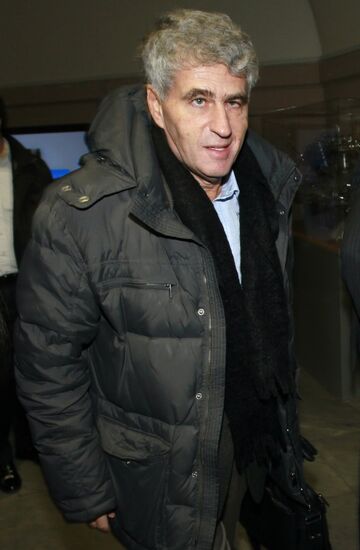 Private viewing of newsical "Citizen Poet"