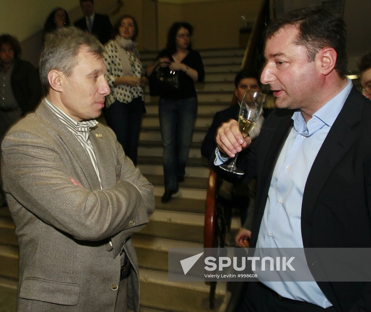 Private viewing of newsical "Citizen Poet"