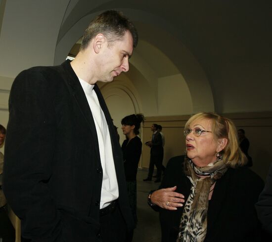 Private viewing of newsical "Citizen Poet"