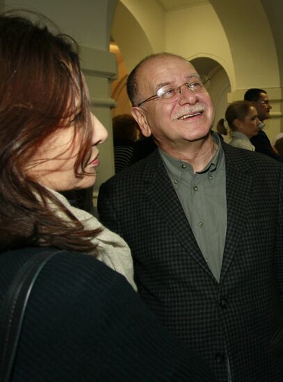 Private viewing of newsical "Citizen Poet"