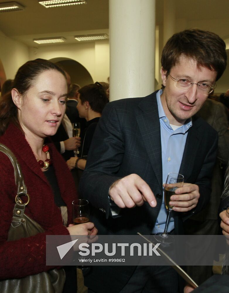 Private viewing of newsical "Citizen Poet"