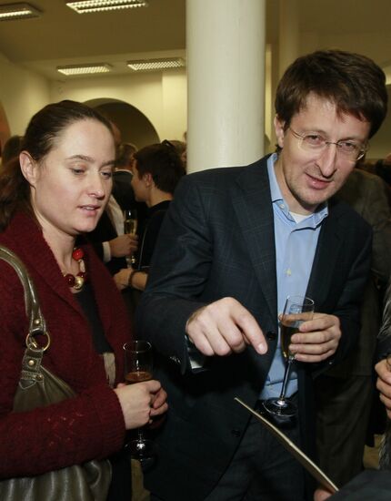 Private viewing of newsical "Citizen Poet"