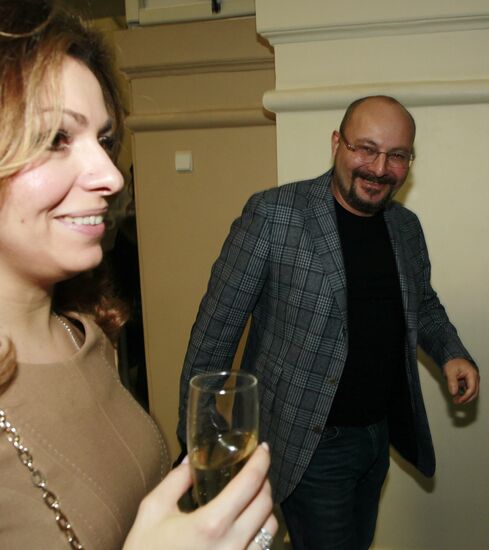 Private viewing of newsical "Citizen Poet"