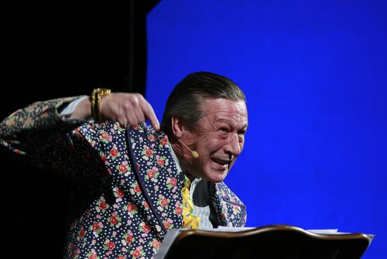 Private viewing of newsical "Citizen Poet"