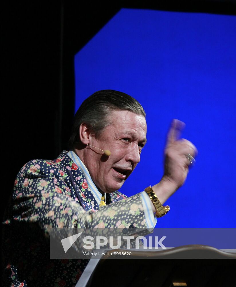 Private viewing of newsical "Citizen Poet"