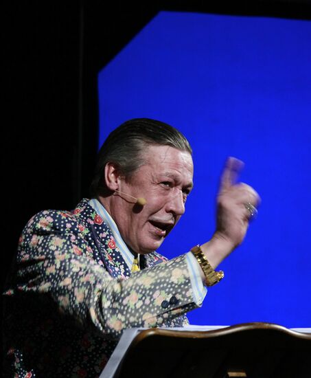 Private viewing of newsical "Citizen Poet"