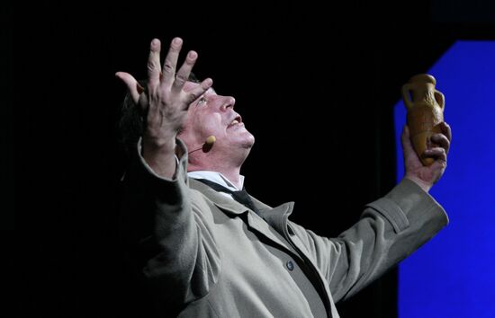 Private viewing of newsical "Citizen Poet"