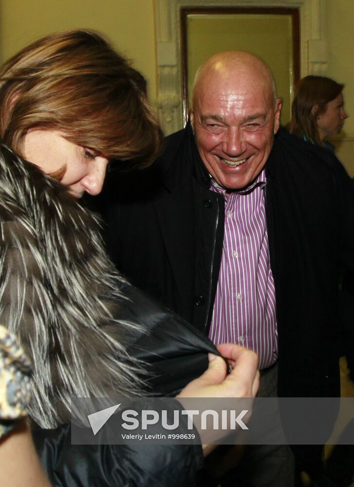 Private viewing of newsical "Citizen Poet"